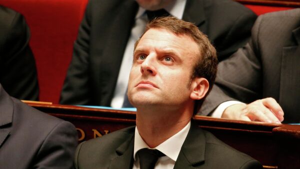 French Economy Minister Emmanuel Macron attends the questions to the government session at the National Assembly in Paris February 17, 2015. - Sputnik Việt Nam