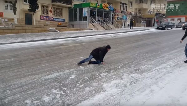 Đường phố Baku biến thành sân trượt băng thứ thiệt - Sputnik Việt Nam