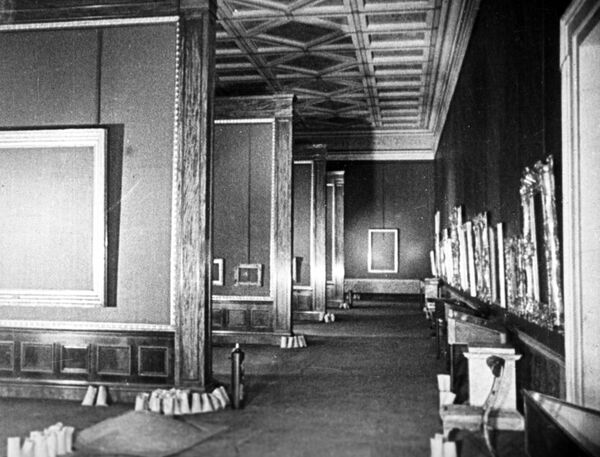 Những căn phòng trống rỗng của Bảo tàng quốc gia Hermitage  trong thời gian Leningrad bị vây hãm - Sputnik Việt Nam