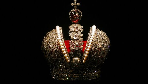 Vương miện hoàng đế cỡ đại, năm 1762. Vàng, bạc, kim cương, ngọc trai, hợp kim spinel. - Sputnik Việt Nam