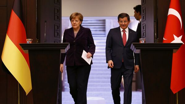 Thủ tướng Đức Angela Merkel  và Thủ tướng Thổ Nhĩ Kỳ Ahmet Davutoglu - Sputnik Việt Nam