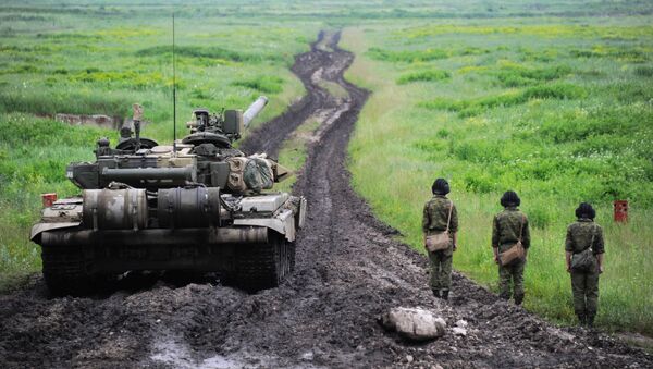 Tổ lái xe tăng T-90 ở Bắc Ossetia - Sputnik Việt Nam