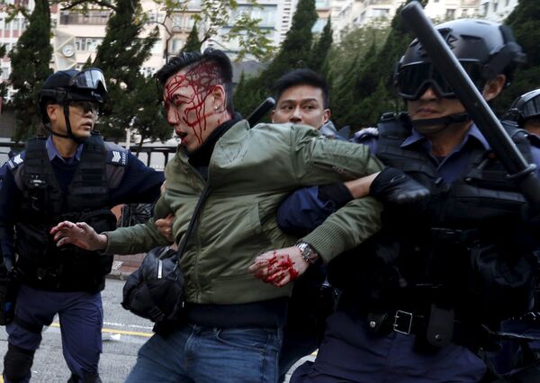 Đụng độ giữa cảnh sát Hồng Kông và người biểu tình - Sputnik Việt Nam