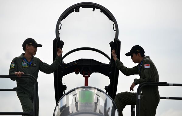 Chiến đấu cơ F-16 tại Singapore Airshow 2016. - Sputnik Việt Nam