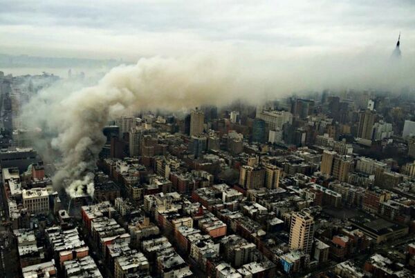 Cột khói nơi tòa chung cư bị sập ở thành phố New York - Sputnik Việt Nam