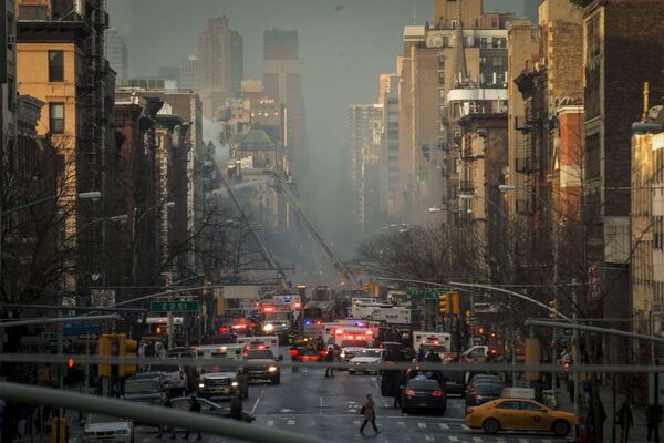 Quanh cảnh tòa chung cư sụp đổ ở thành phố New York - Sputnik Việt Nam