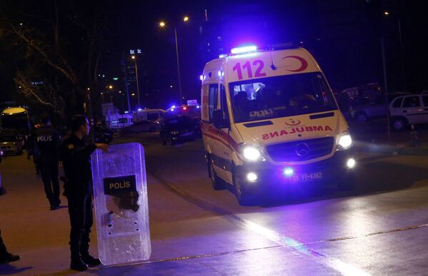 Xe cứu thương tại hiện trường vụ nổ ở Ankara - Sputnik Việt Nam