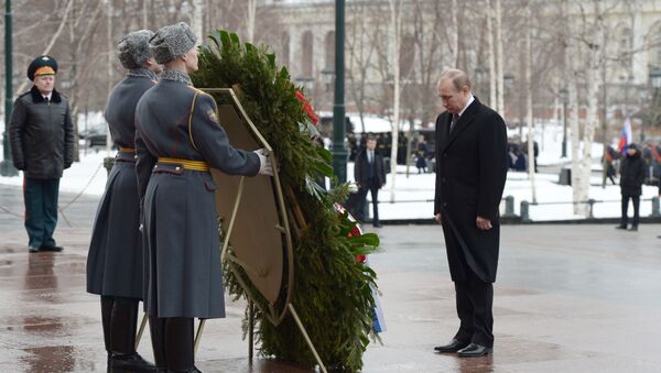 Tổng thống Nga Vladimir Putin  đặt vòng hoa trước Mộ Chiến sĩ Vô danh - Sputnik Việt Nam