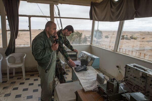 Các quân nhân Syria tại căn cứ không quân của quân đội Syria ở tỉnh Homs - Sputnik Việt Nam