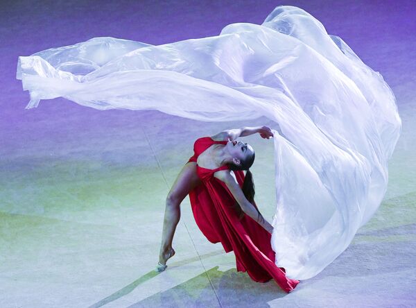 Nữ VDV thể dục Nga Margarita Mamun biểu diễn tại gala Moscow Grand Prix về thể dục nhịp điệu - Sputnik Việt Nam