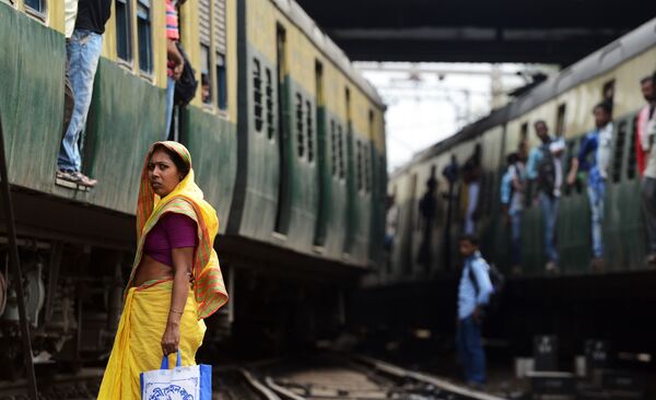 Người phụ nữ Ấn Độ tại nhà ga Kolkata - Sputnik Việt Nam