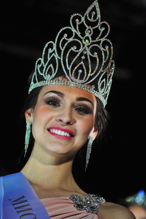 Elena Petukhova – người đẹp nhất giành ngôi vị chiến thắng trong cuộc thi “Hoa hậu Nhan sắc Matxcơva 2016” - Sputnik Việt Nam