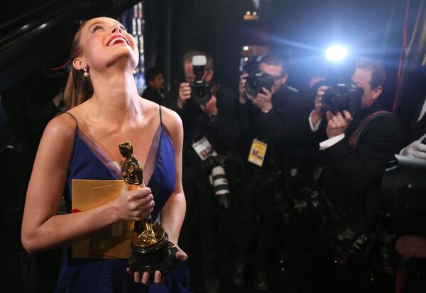 Nghệ sĩ điện ảnh Brie Larson  nhận giải Oscar dành cho Nữ diễn viên xuất sắc nhất - Sputnik Việt Nam