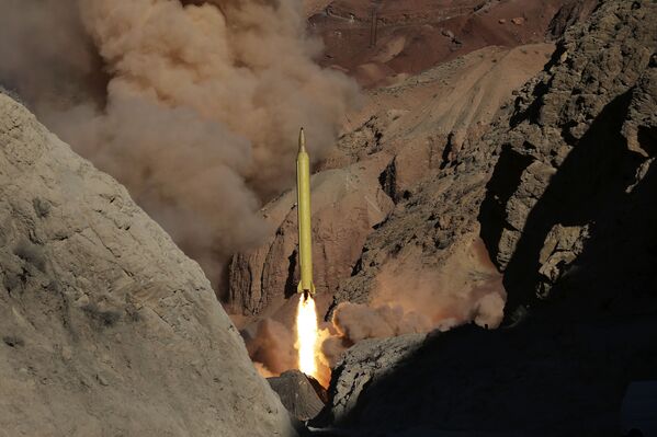 Phóng thử nghiệm tên lửa đạn đạo ở Iran - Sputnik Việt Nam