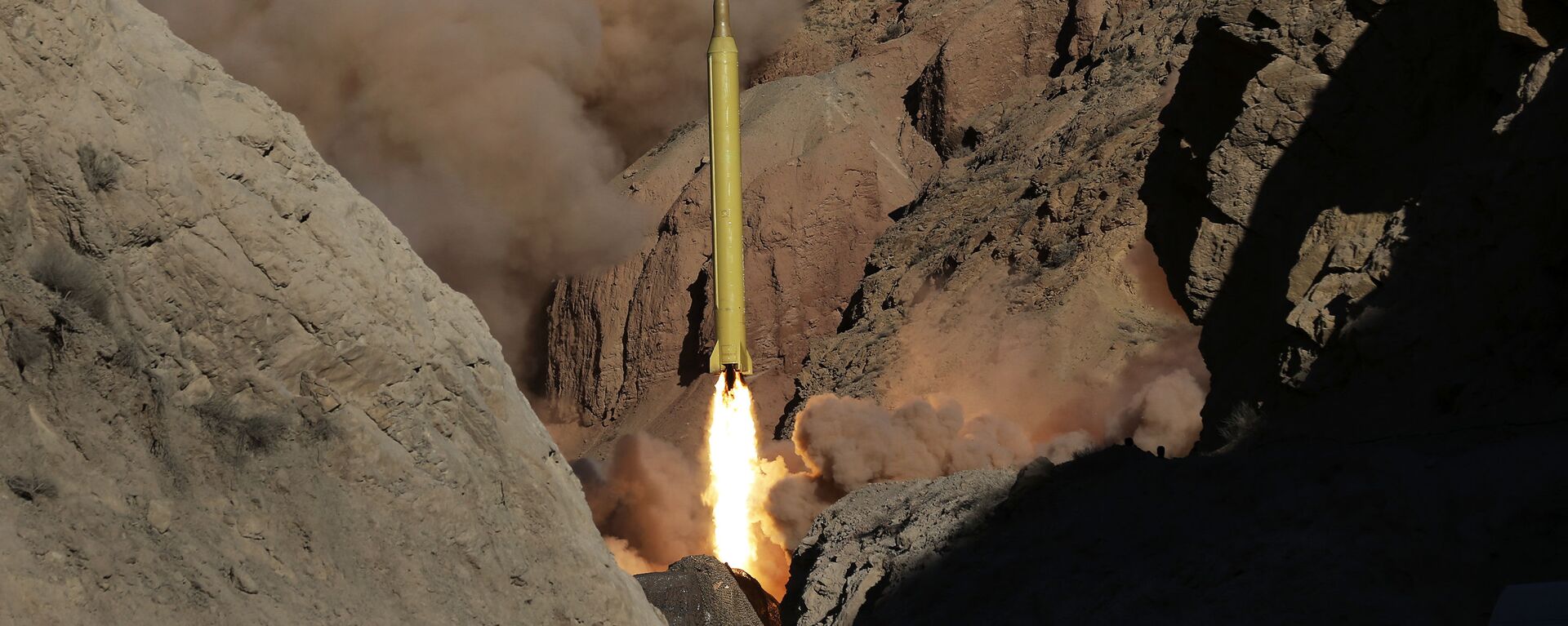 Phóng thử nghiệm tên lửa đạn đạo ở Iran - Sputnik Việt Nam, 1920, 15.12.2021