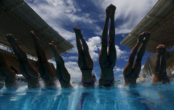 Cuộc tập luyện của đội tuyển bơi đồng bộ Pháp chuẩn bị cho Thế vận hội Olympic - Sputnik Việt Nam
