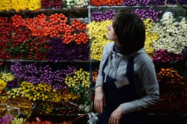 Hoa bán trước thềm ngày hội 08 tháng Ba - Sputnik Việt Nam
