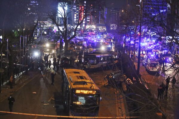 Lực lượng cứu hộ tại hiện trường vụ nổ ở Ankara - Sputnik Việt Nam