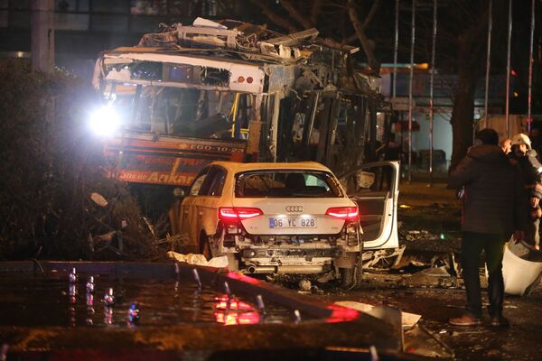 Chiếc xe buýt bị cháy do hậu quả khủng bố ở Ankara - Sputnik Việt Nam