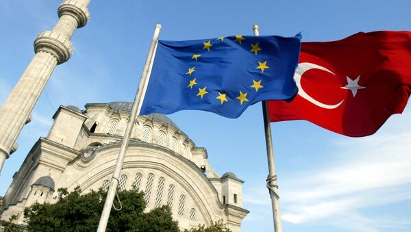  Lá cờ Thổ Nhĩ Kỳ và EU - Sputnik Việt Nam