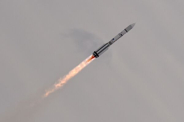 Tên lửa đẩy Proton-M phóng từ sân bay vũ trụ Baikonur - Sputnik Việt Nam