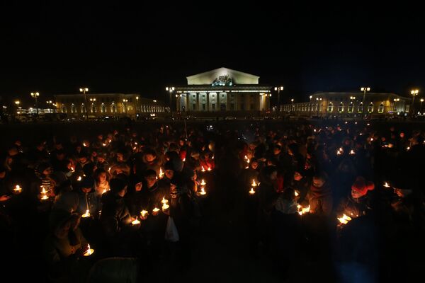Nhân dân St Petersburg thắp nến tưởng nhớ những người chết trong vụ tai nạn máy bay Boeing-737-800 tại Rostov-na-Donu - Sputnik Việt Nam