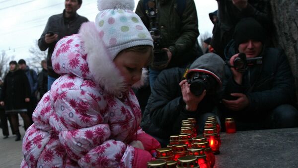 Mít tinh tưởng nhớ những trẻ em Donbass thiệt mạng - Sputnik Việt Nam
