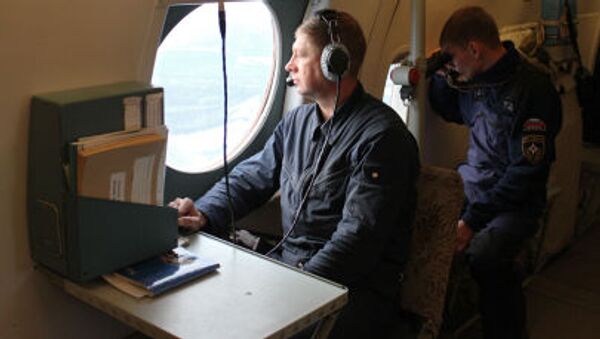 Nhân viên Bộ Tình trạng khẩn cấp Nga tiến hành tìm kiếm trên biển Okhot - Sputnik Việt Nam