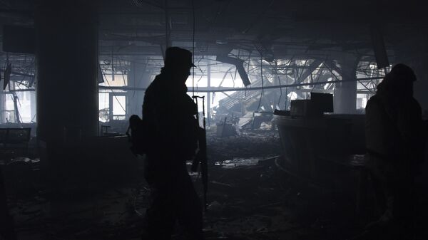 Dân quân tại sân bay Donetsk bị tàn phá - Sputnik Việt Nam