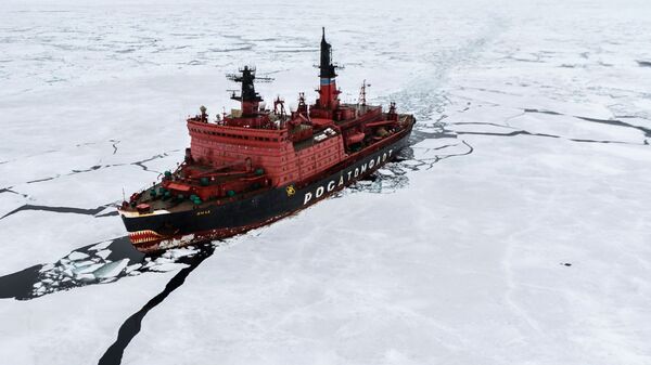 Tàu phá băng nguyên tử Yamal nghiên cứu biển Kara trong khuôn khổ chuyến thám hiểm Bắc Cực Kara-Winter 2015 - Sputnik Việt Nam