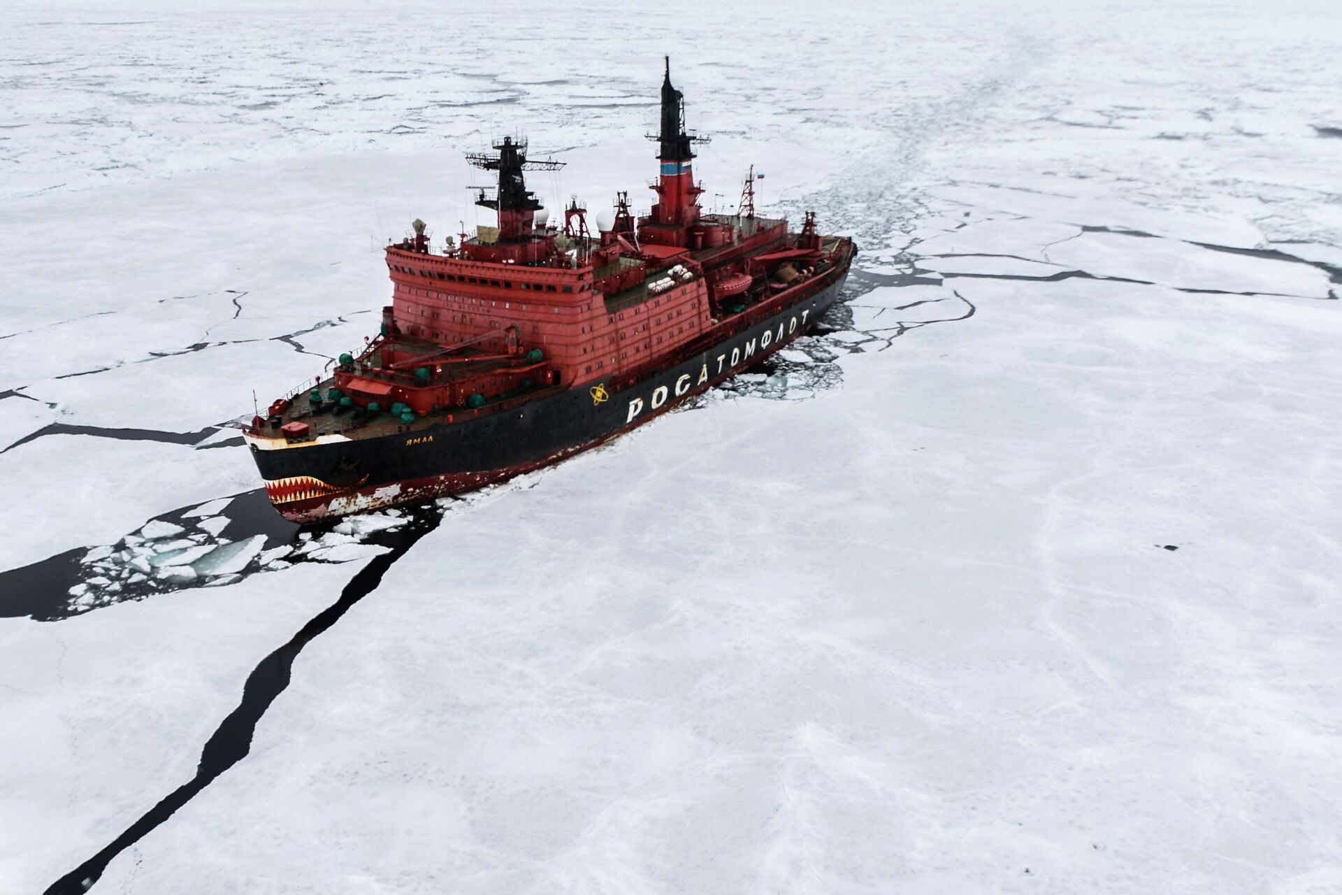 Tàu phá băng nguyên tử Yamal nghiên cứu biển Kara trong khuôn khổ chuyến thám hiểm Bắc Cực Kara-Winter 2015 - Sputnik Việt Nam, 1920, 24.02.2022