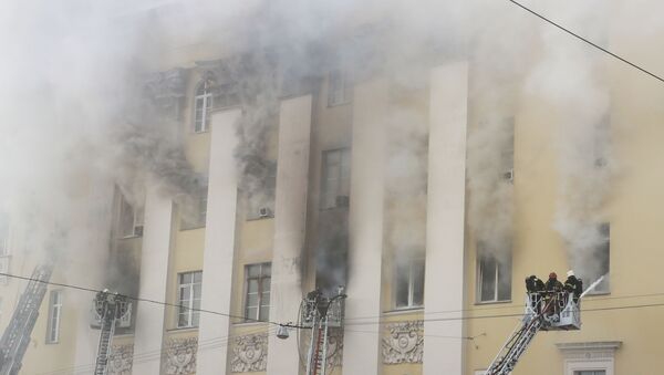 Cháy toà nhà thuộc Bộ Quốc phòng ở Moskva - Sputnik Việt Nam