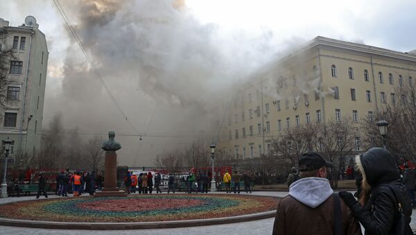Cháy toà nhà thuộc Bộ Quốc phòng ở Moskva - Sputnik Việt Nam