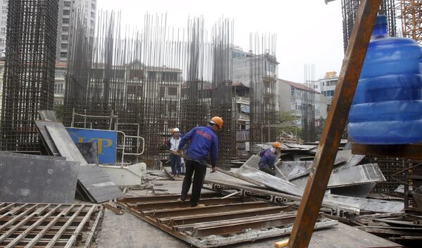 Công nhân trên công trường xây dựng tại Hà Nội, Việt Nam - Sputnik Việt Nam