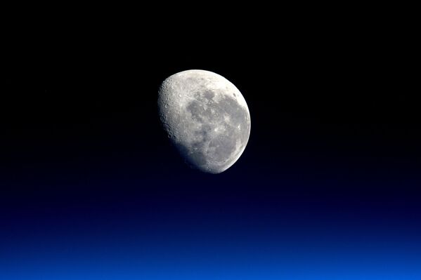 Hình ảnh Mặt trăng qua ống kính của phi hành gia ESA Tim Peake - Sputnik Việt Nam