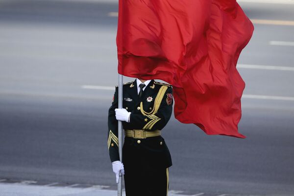 Vệ binh danh dự với cờ Trung Quốc ở Bắc Kinh - Sputnik Việt Nam
