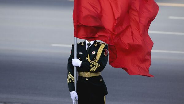 Vệ binh danh dự với cờ  Trung Quốc ở Bắc Kinh - Sputnik Việt Nam