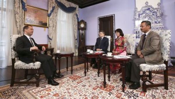 Thủ tướng Dmitry Medvedev trả lời phỏng vấn của báo chí Việt Nam - Sputnik Việt Nam