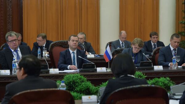 Thủ tướng Nga Dmitry Medvedev trong cuộc đàm phán Nga-Việt với thành phần mở rộng tại Hà Nội. - Sputnik Việt Nam
