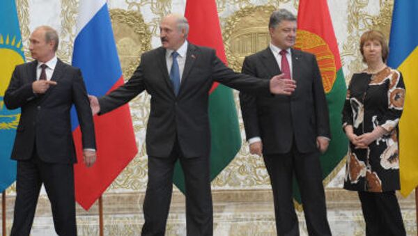 Tổng thống Nga Vladimir Putin, Tổng thống Belarus Alexander Lukashenko, Tổng thống Ukraine Petro Poroshenko và Đại diện cấp cao Ngoại giao và Chính sách An ninh của EU Catherine Ashton - Sputnik Việt Nam