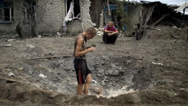 Người dân làng Luganskaya bị lực lượng vũ trang Ukraine không kích - Sputnik Việt Nam