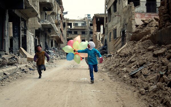 Những đứa trẻ trên đường phố Damascus  - Sputnik Việt Nam