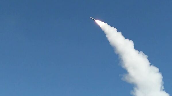 Tên lửa phóng từ Iskander-M, Kapustin Yar, tỉnh Astrakhan - Sputnik Việt Nam