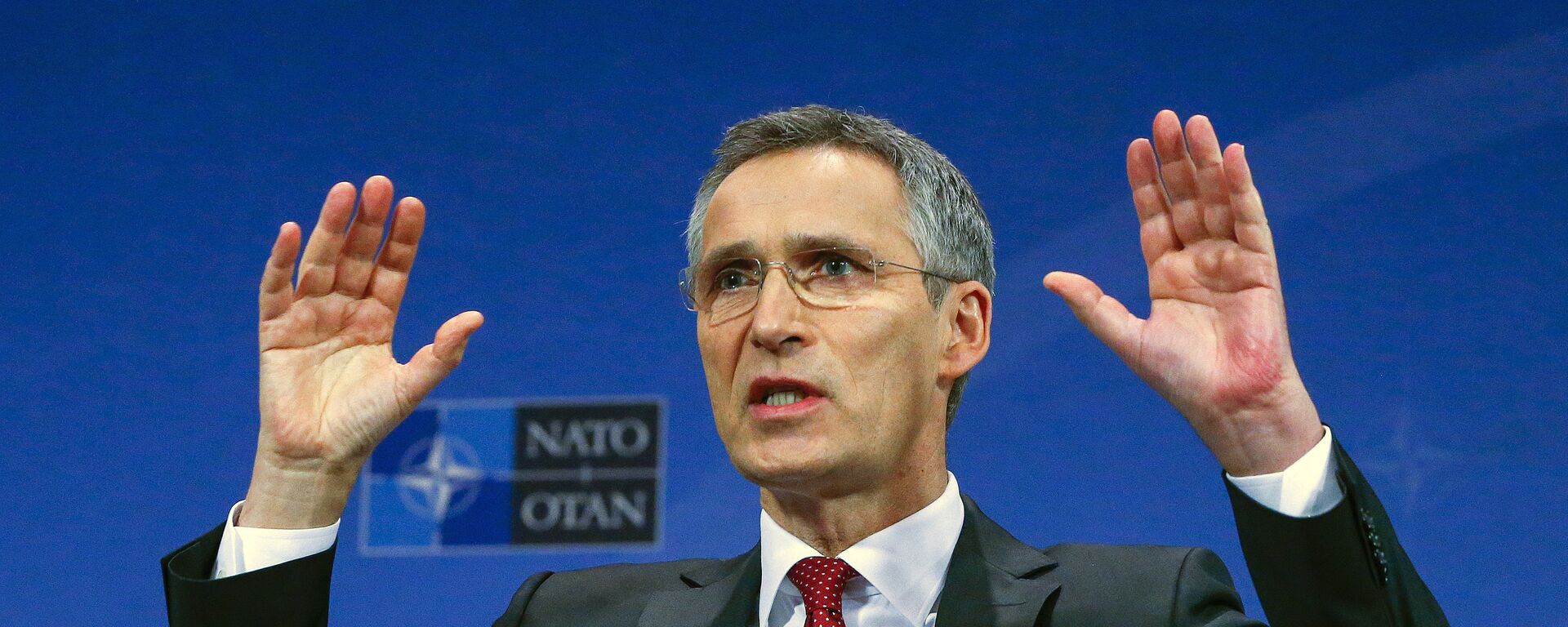 NATO Secretary-General Jens Stoltenberg gestures during a news conference ahead of a NATO defense ministers meeting, which will be held on February 10-11, at the Alliance's headquarters in Brussels, Belgium February 9, 2016. - Sputnik Việt Nam, 1920, 13.03.2022