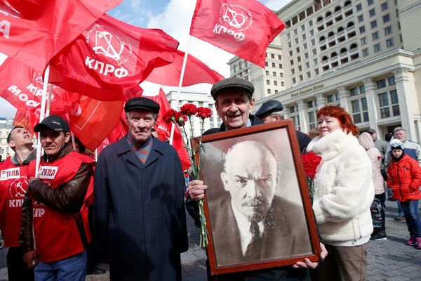 Những người cộng sản trong ngày sinh Lenin trên Quảng trường Đỏ - Sputnik Việt Nam