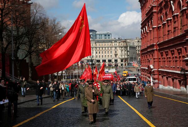 Những người cộng sản trong ngày sinh Lenin trên Quảng trường Đỏ - Sputnik Việt Nam