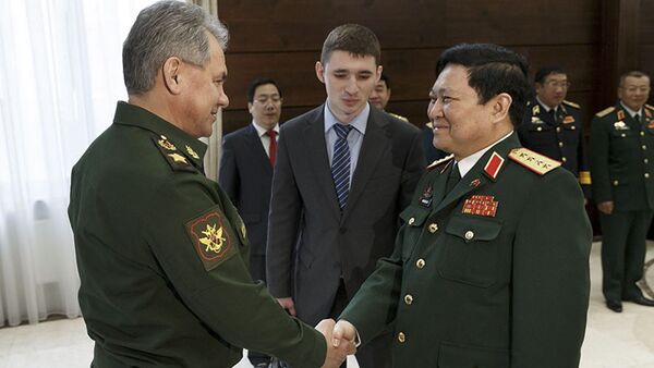Bộ trưởng Quốc phòng Nga Sergei Shoigu gặp với Bộ trướng quốc phòng Việt Nam Ngô Xuân Lịch - Sputnik Việt Nam