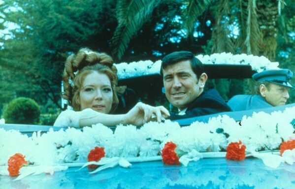 Diana Rigg, người thủ vai Teresa di Vicenzo trong bộ phim Mệnh lệnh tối mật của Nữ hoàng (“On Her Majesty's Secret”), là người tình duy nhất của Bond đã kéo được anh tới phòng đăng ký kết hôn ở Anh. - Sputnik Việt Nam