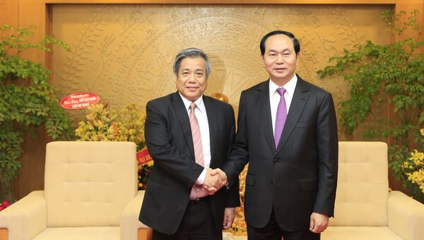 GS Vũ Minh Giang (trái) và Chủ tịch Việt Nam - Sputnik Việt Nam