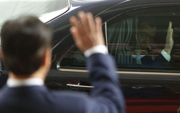 Thủ tướng Nguyễn Tấn Dũng vẫy tay chào tạm biệt đồng nghiệp Nga - Sputnik Việt Nam